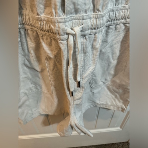 Athleta Farallon Printed Romper Spliced Magic Veil Gray - Picture 6 of 7